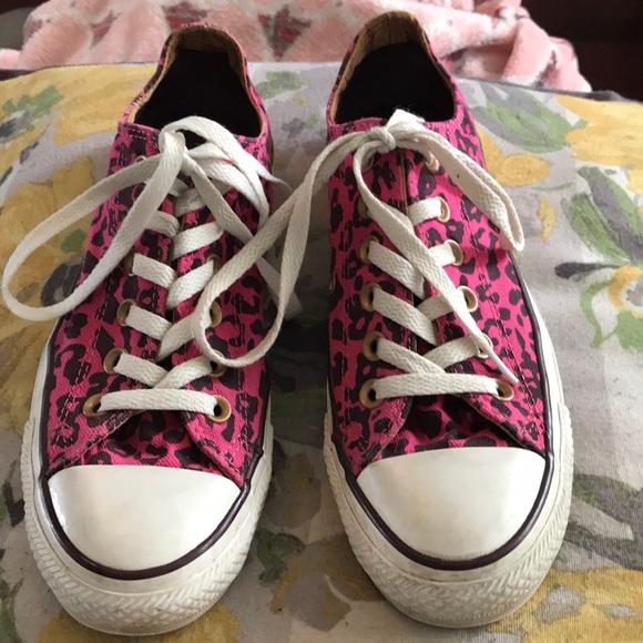 converse pink leopard